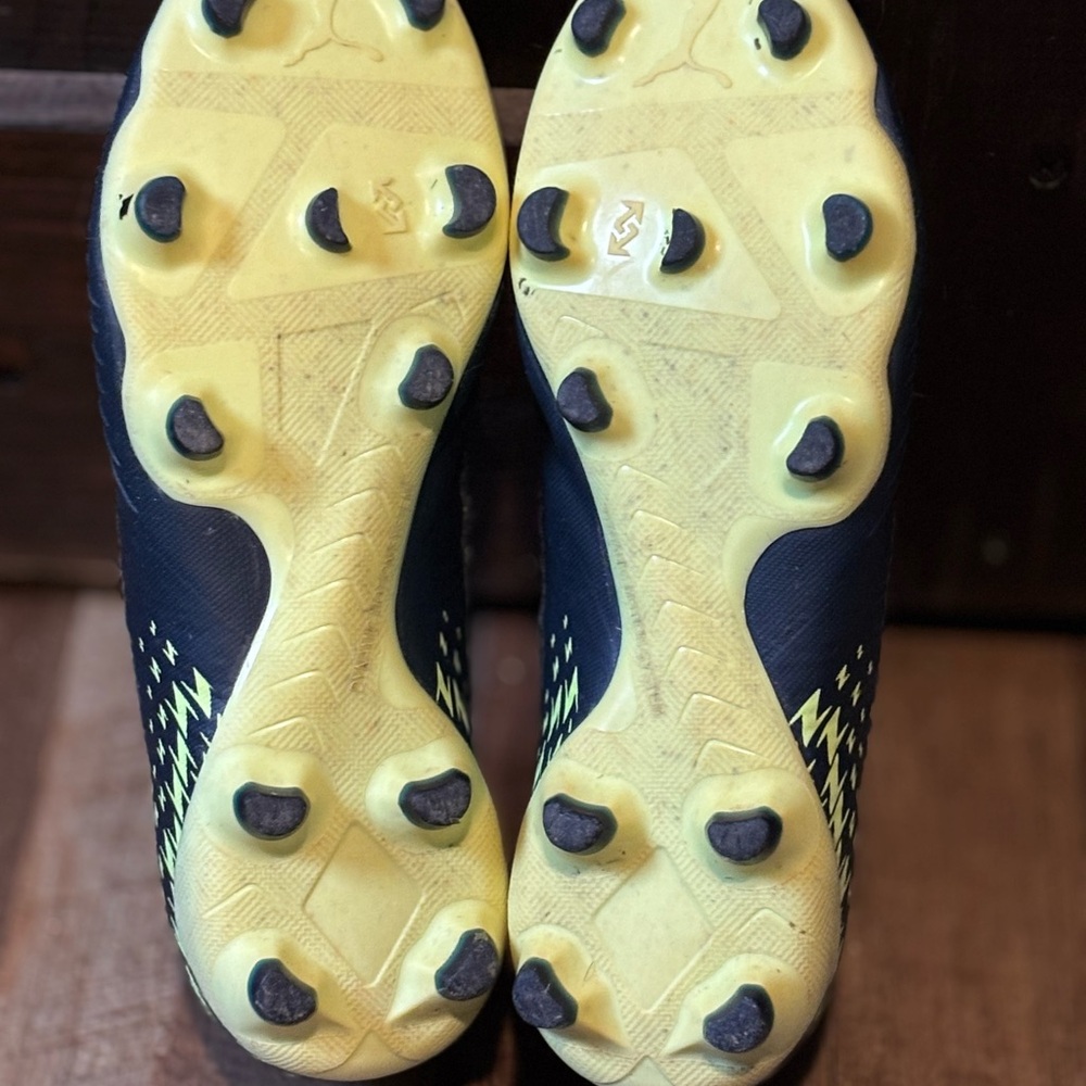 PUMA cleats - Picture 3 of 4